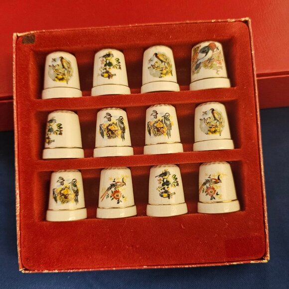Vintage Set of 12 Collectible Porcelain Bird Thimbles ~ Taiwan - Picture 3 of 3